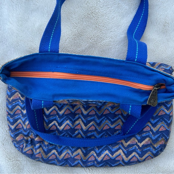 Authentic Laurel Burch tote bag with zip close and pockets - Picture 3 of 6